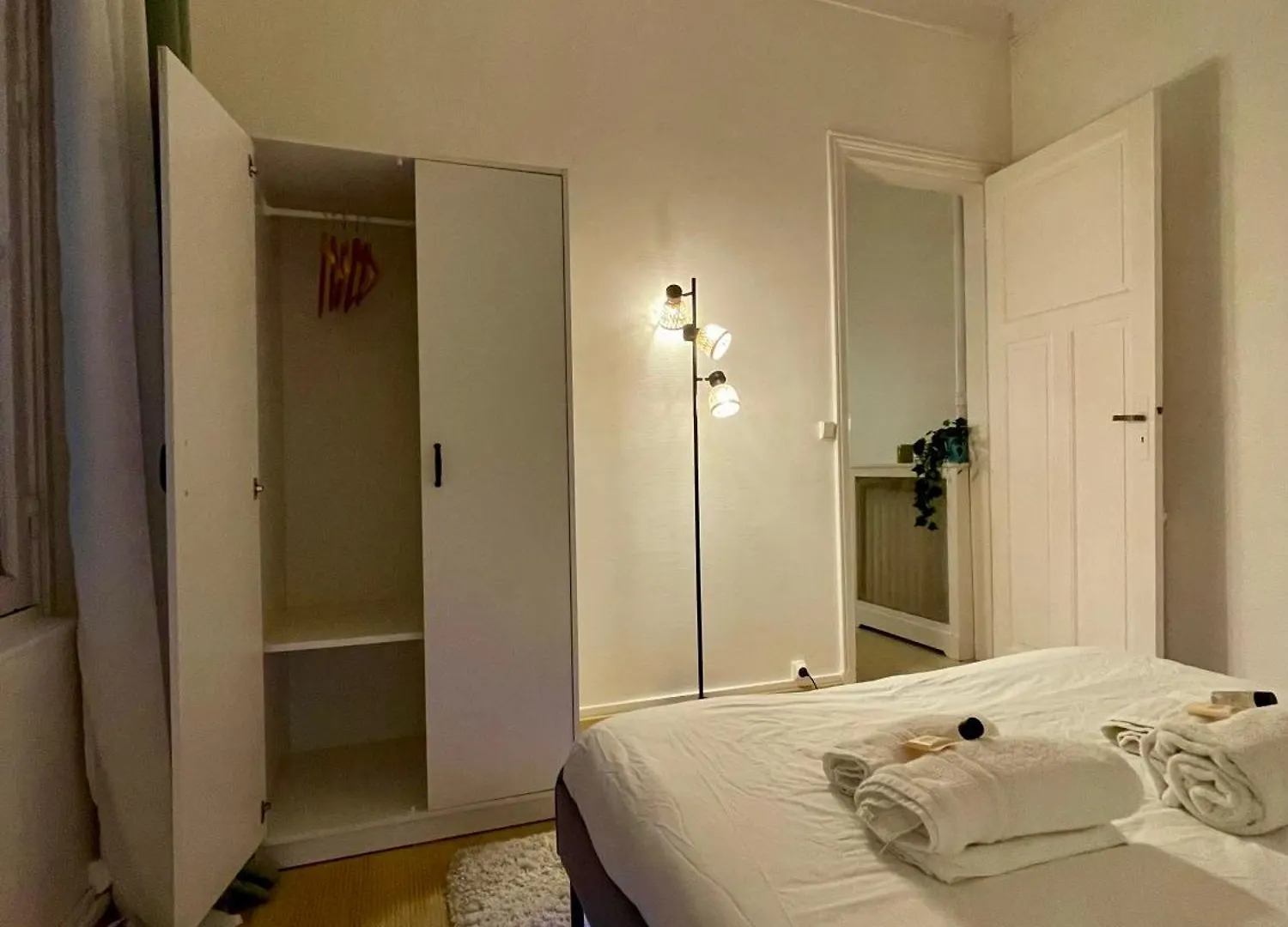 Lägenhet Elegant Appartement A Paris 16E