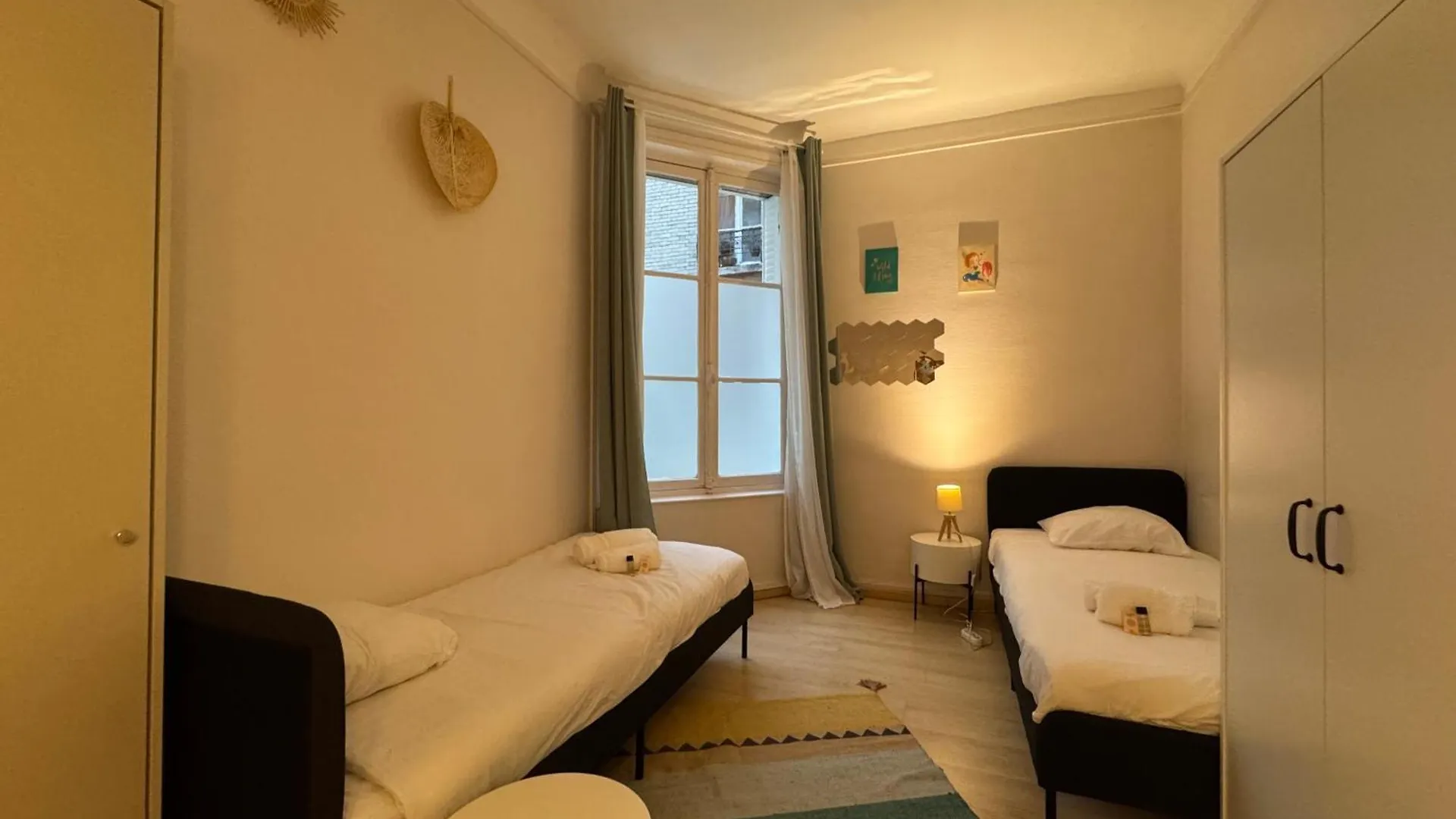 Elegant Appartement A Paris 16E 0*,  France
